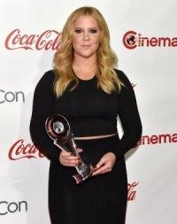 Amy Schumer accepts Glamour UK's Trailblazer award