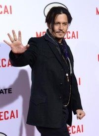 Johnny Depp poses for selfies with Australian fans in full 'Pirates' costume