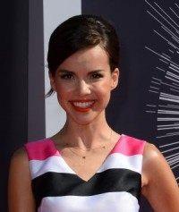 Ingrid Nilsen reveals she's gay in emotional video