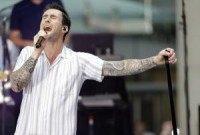 Adam Levine drops his towel in new music video