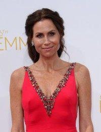 Minnie Driver flubs national anthem at Dodgers-Cardinals game