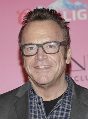 Tom Arnold announces wife Ashley's pregnancy on Twitter