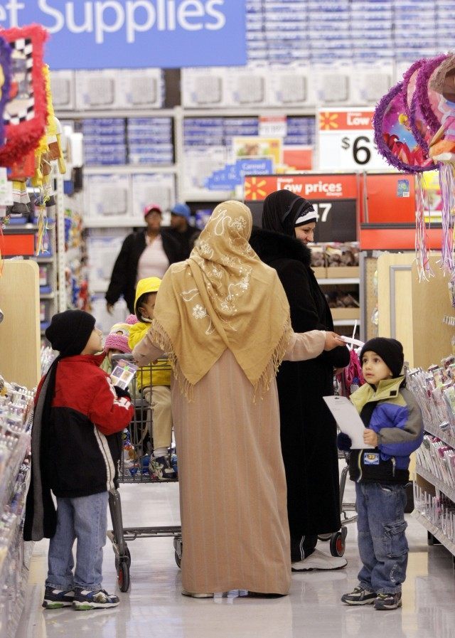 New Multilingual Wal-Mart Embraces Ethnic Tastes Of Community