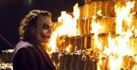 Joker_burns_money