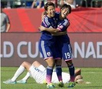 Azusa Iwashimizu,Saori Ariyoshi, Steph Houghton