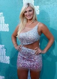 Brooke Hogan uses poetry to defend father Hulk against racism allegations