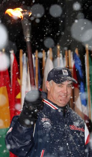 1980 U.S. hockey hero selling flag, gold medal, jersey for $5.7M