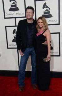 Blake Shelton drops off Miranda Lambert's belonging at her house