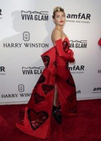 Miley Cyrus finds 'balance' between yoga, antics on weekend Instagram spree