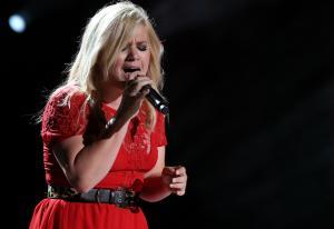 Kelly Clarkson covers Nick Jonas' hit 'Jealous'