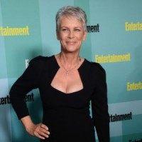 Jamie Lee Curtis wears 'Street Fighter' disguise to EVO