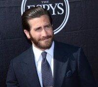 Jake Gyllenhaal upset he's not in love: 'I believe in monogamy'