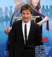 Breckin Meyer posts skateboard selfie in honor of 'Clueless' anniversary