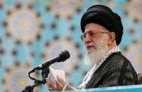 In Khamenei Tweet, man resembling Obama holds gun to head