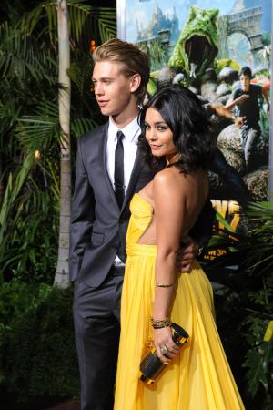 Vanessa Hudgens, boyfriend Austin Butler cozy up in new photo