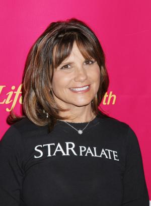 Lynne Spears jams to 'Toxic' in her car