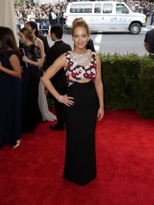 Jennifer Lawrence belts out Cher's 'Believe' on 'Conan'