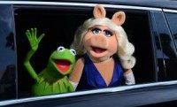 Miss Piggy does Rihanna in music video cover