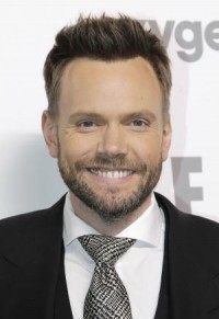 Joel McHale takes aim at Bill Cosby during ESPYs