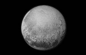 New Horizons makes closest approach to Pluto