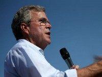 Republican presidential hopeful and former Florida Gov. Jeb Bush speaks to fairgoers during the Iowa State Fair on August 14, 2015 in Des Moines, Iowa. Presidential candidates are addressing attendees at the Iowa State Fair on the Des Moines Register Presidential Soapbox stage. The State Fair runs through August 23. (Photo by