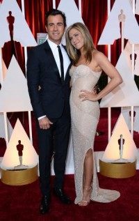 Jennifer Aniston, Justin Theroux enjoy group yoga in Bora Bora