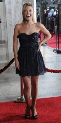 Zach Gilford and Kiele Sanchez expecting first child