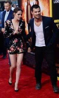 Kristen Stewart, Taylor Lautner reunite at 'American Ultra' premiere