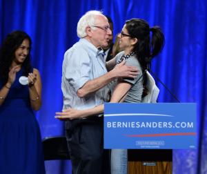 2016 Election: Sanders draws crowd of 27,500 in Los Angeles, outpaces Clinton