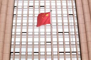 Crude oil prices hold steady in volatile week