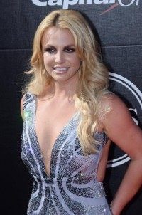 Britney Spears to present award at Sunday's VMAs