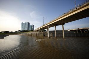 Fitch sees Houston at risk from weak oil market