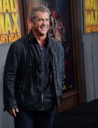 Mel Gibson denies shoving female photographer