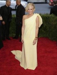 Kristen Wiig, 'Ghostbusters' co-stars pay surprise visit to hospital