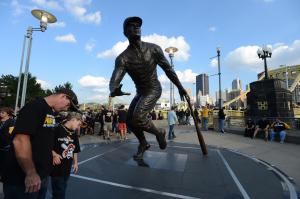 Pittsburgh Pirates icon Roberto Clemente to be honored by Smithsonian