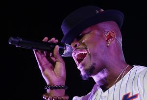 Ne-Yo, Crystal Renay engaged and expecting first child
