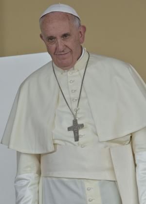 Pope Francis invites Oprah, Matt Damon and others to Vatican