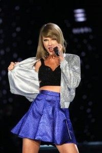 Taylor Swift, Calvin Harris share a very public private moment