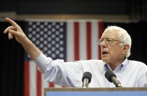 Sanders defends Iran nuclear deal, says alternative is 'war'