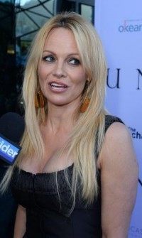 Pamela Anderson admonishes M.A.C. cosmetics for testing on animals