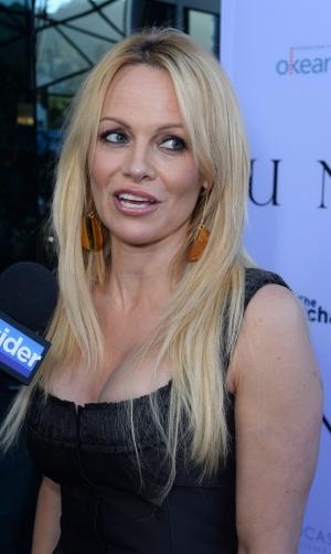 Pamela Anderson admonishes M.A.C. cosmetics for testing on animals
