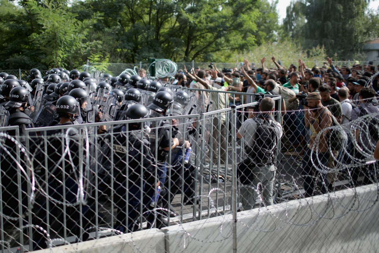 Pictures Migrants Riot At Hungary Border
