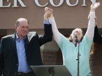 Mike Huckabee and Kim Davis (Ty Wright / Getty)