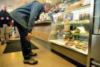 Obama shops pastries