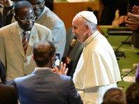 Pope Francis arrives to deliver a speech to the 70th session of the United Nations General Assembly on September 25, 2015, at UN headquarters in New York. AFP PHOTO/Dominick Reuter (Photo credit should read
