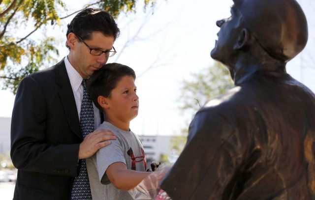 Joshua Raymond, Max Raymond