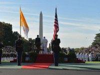 President Barack Obama welcomes Pope Francis to the White House on September 23, 2015 in Washington,DC. President Barack Obama hosts Pope Francis at the White House for the first time Wednesday, warmly embracing the Catholic pontiff seen as both a moral authority and potent political ally. AFP PHOTO / VINCENZO PINTO (Photo credit should read