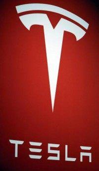 Tesla to start delivering Model X at end of month