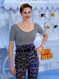 Shailene Woodley stars in first 'Allegiant' trailer