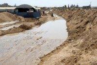 Egyptian army pumps water to destroy smuggling tunnels into Gaza Strip